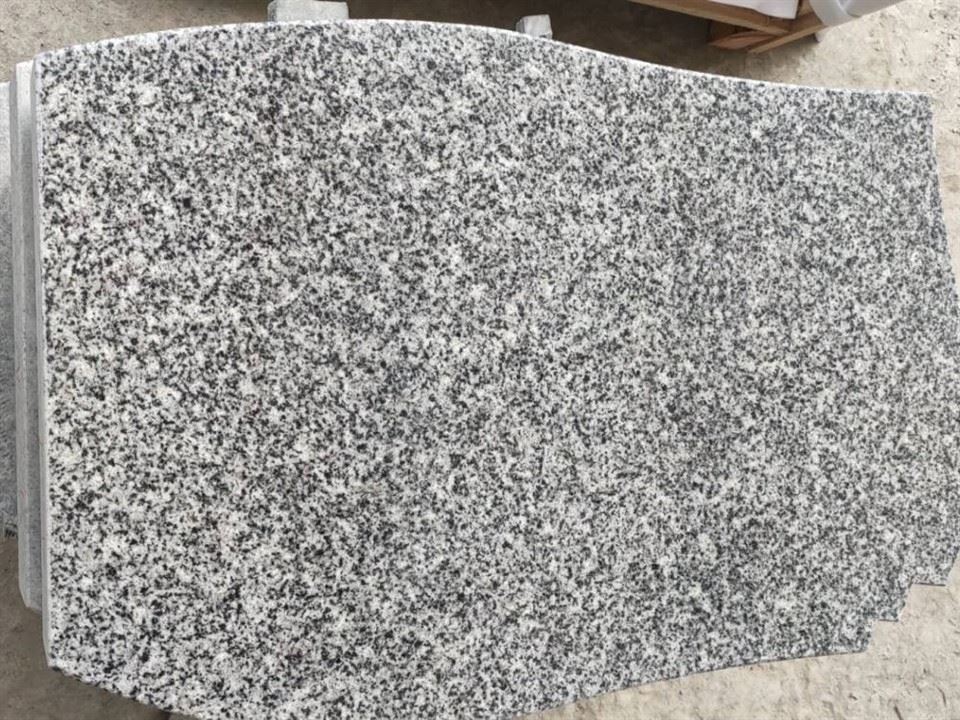 G655 Tumanli kulrang qabr toshi