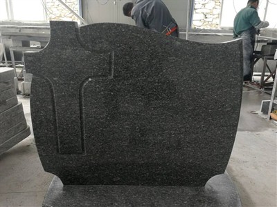 What are the key factors to consider when choosing a tombstone supplier